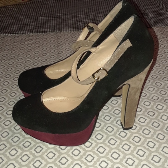 Steve Madden Shoes - Steve madden srapped squared heels size 8